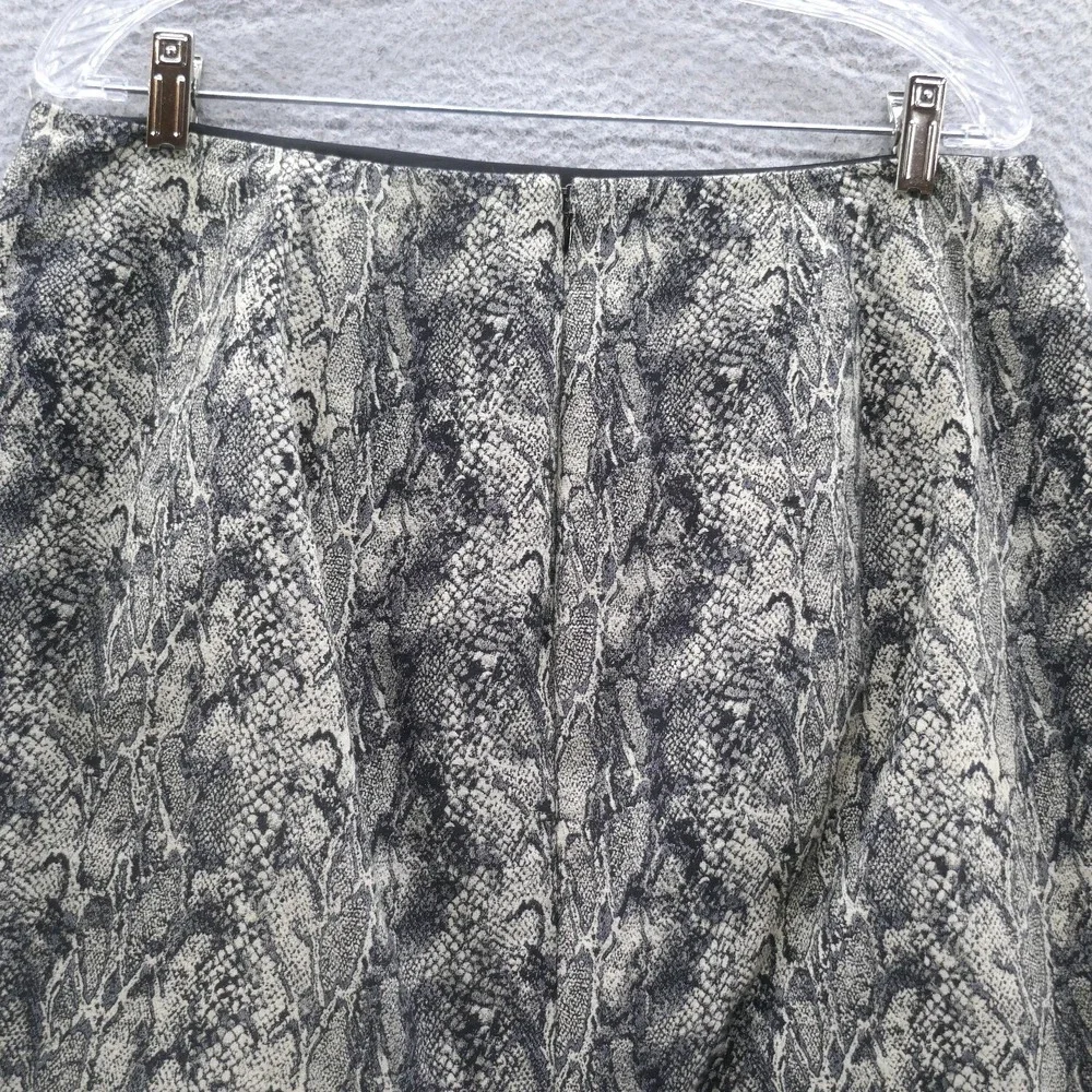 Talbots Womens Grey Snakeskin Print Pencil Skirt Size 12 Lined Back Vent VN4889